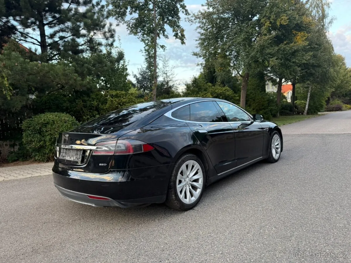 Tesla Model S 2015 photo 2
