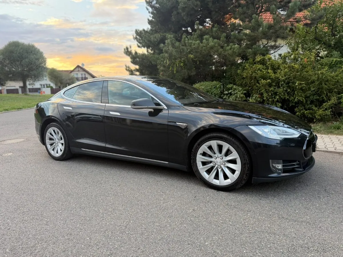 Tesla Model S 2015 photo 4