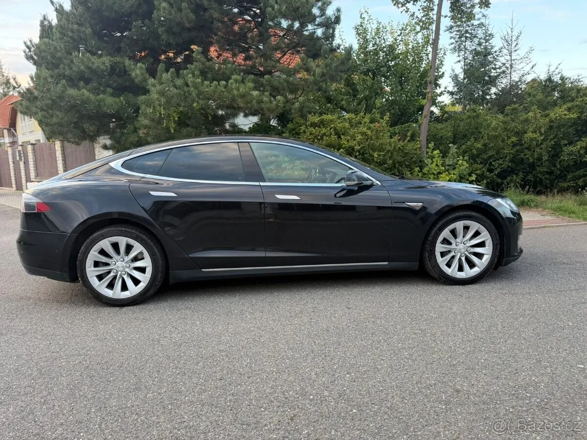 Tesla Model S 2015 photo 5