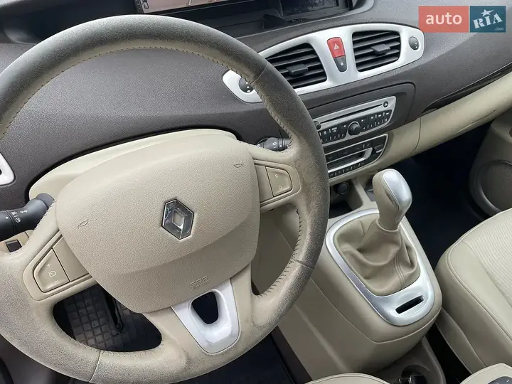 Renault Grand Scenic 2010 photo 5
