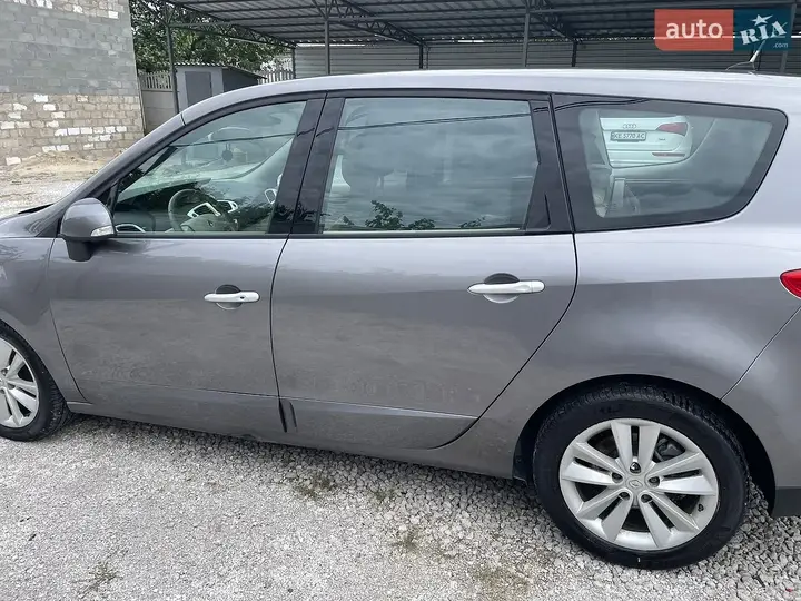 Renault Grand Scenic 2010 photo 3