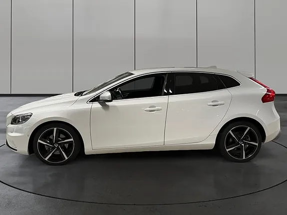 Volvo V40 2015 photo 2