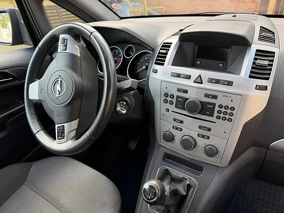 Opel Zafira 2012 photo 4