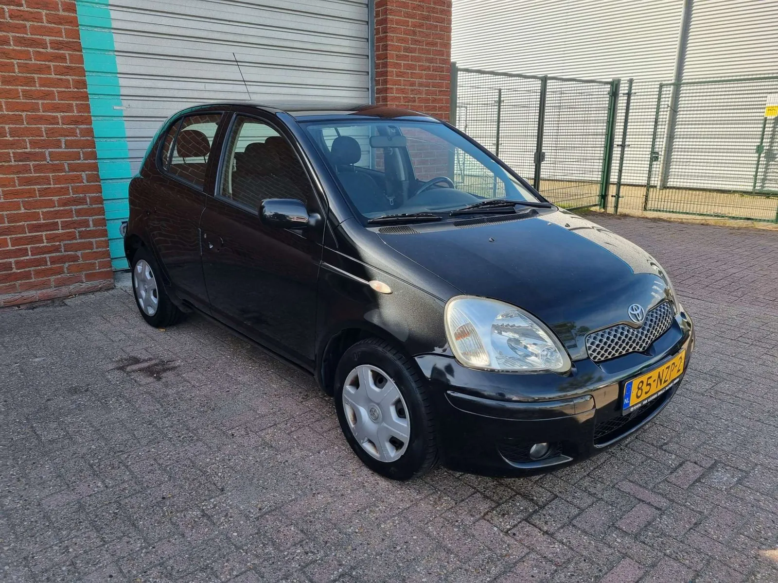 Toyota Yaris 2004 photo 2