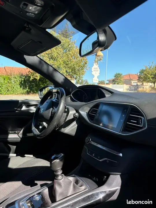 Peugeot 308 2019 photo 3
