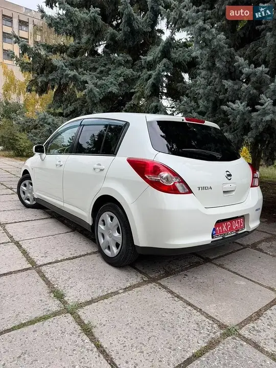 Nissan Tiida 2011 photo 3