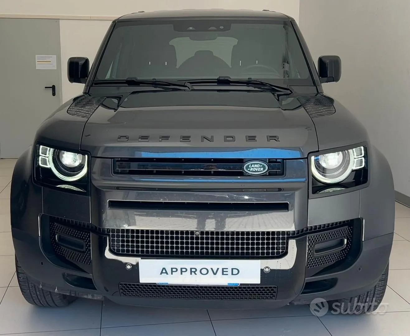 Land Rover Defender 2023 photo 2