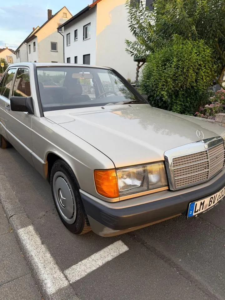 Mercedes-Benz 190