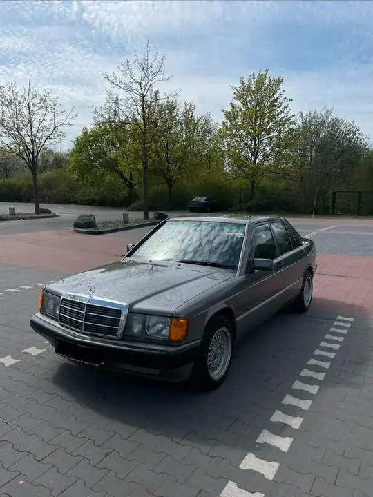 Mercedes-Benz 190E