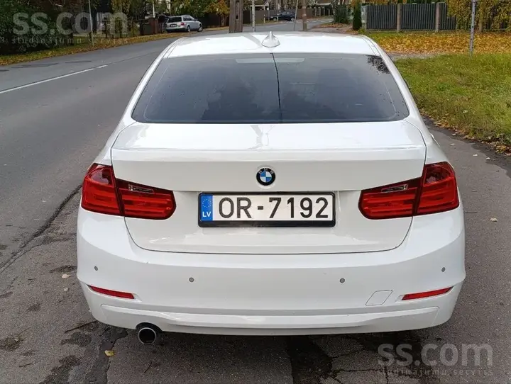 BMW 320I 2013 photo 4