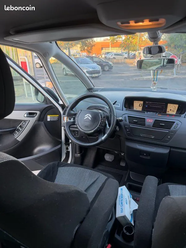 Citroen C4 Picasso 2011 photo 4