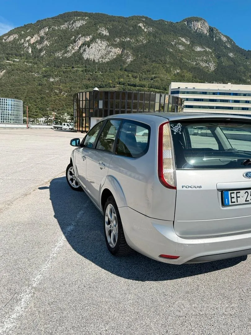 Ford Focus 2010 photo 4