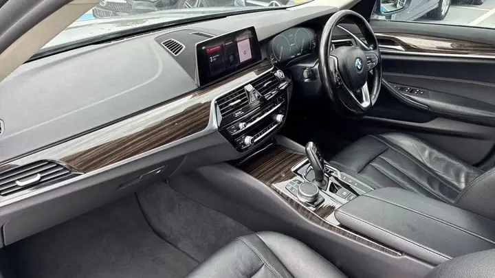 BMW 5 Series 2019 photo 5