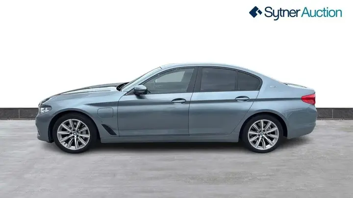 BMW 5 Series 2019 photo 3