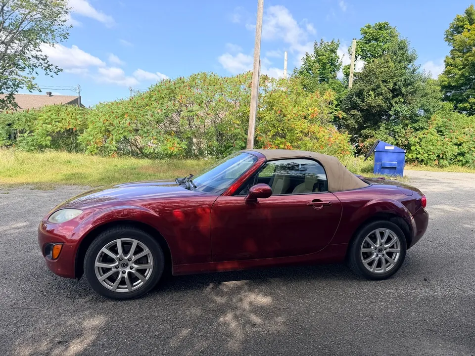 Mazda Mx-5 Miata 2011 photo 2