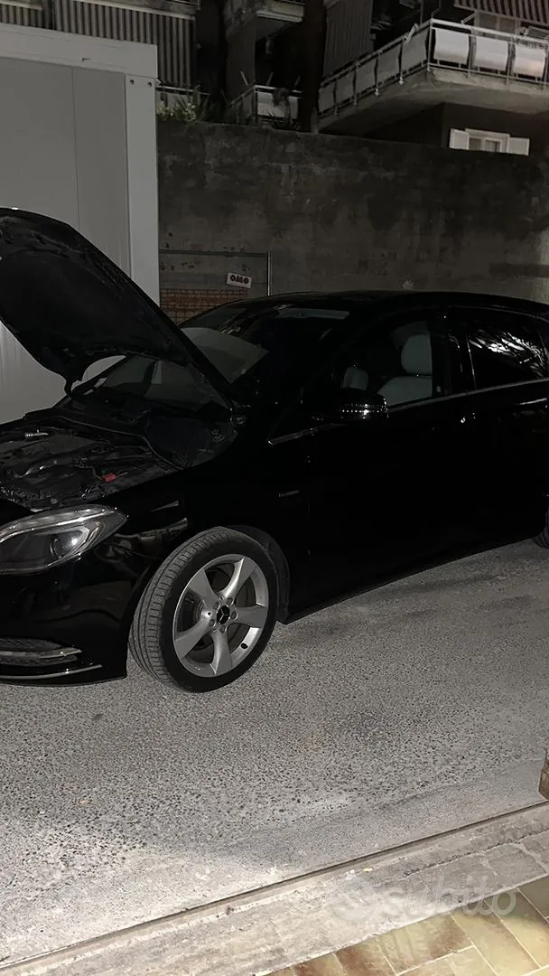 Mercedes-Benz B-Class 2012 photo 3