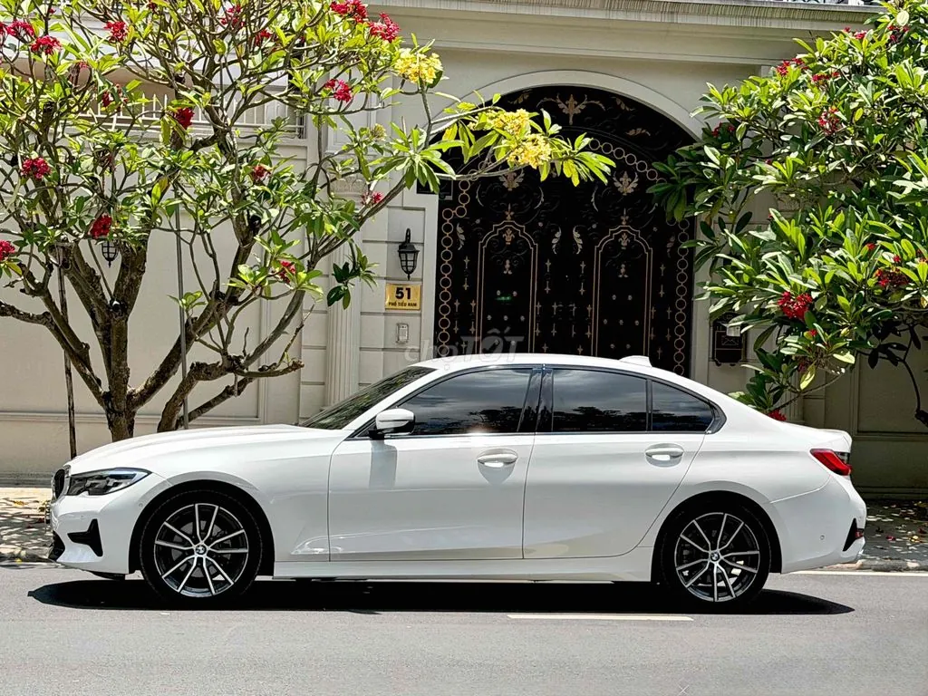 BMW 3 Series 2023 photo 3