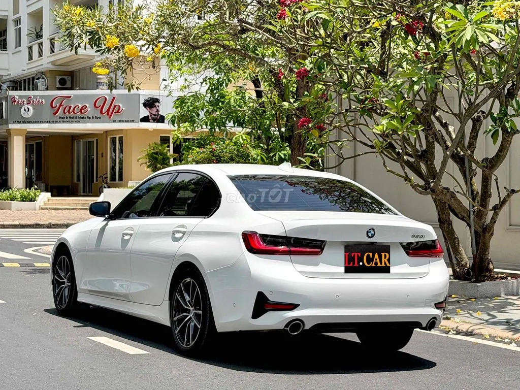 BMW 3 Series 2023 photo 4