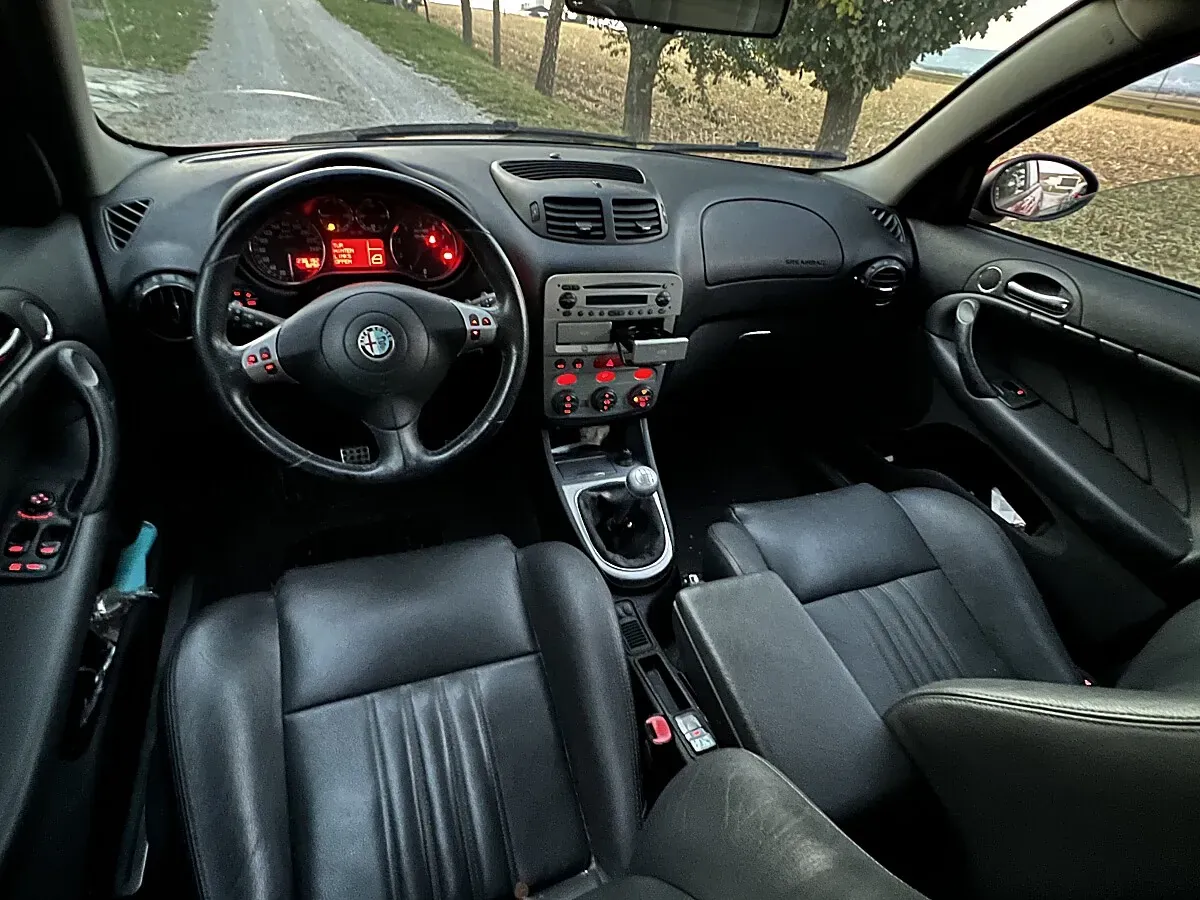 Alfa Romeo 147 2009 photo 2