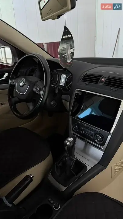 Skoda Octavia 2009 photo 2