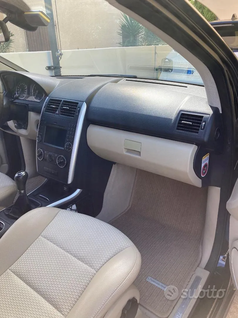 Mercedes-Benz A-Class 2010 photo 2