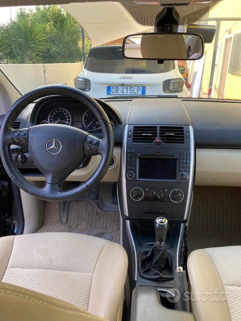 Mercedes-Benz A-Class 2010 photo 4