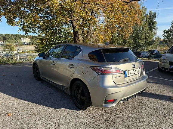 Lexus Ct200H 2016 photo 4
