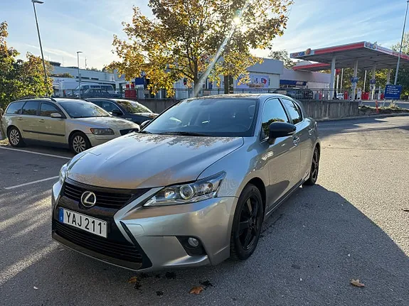 Lexus Ct200H 2016 photo 3