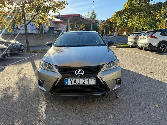 Lexus Ct200H 2016 photo 2