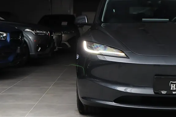 Tesla Model 3 2025 photo 4