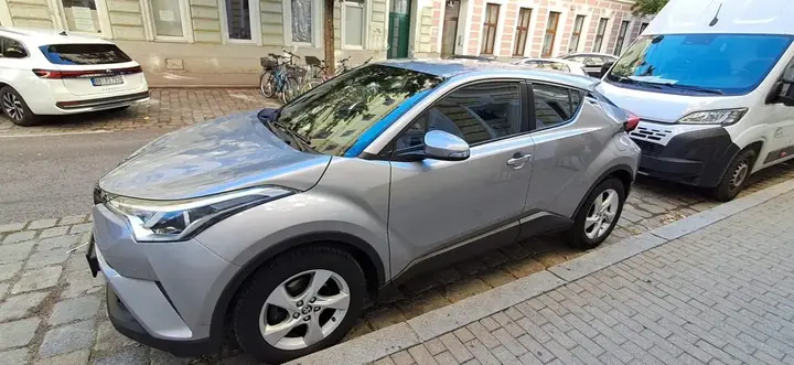 Toyota C-Hr 2018 photo 2
