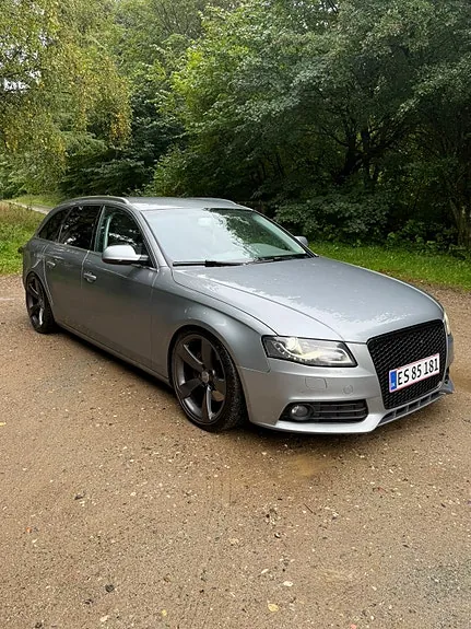 Audi A4 2011 photo 2