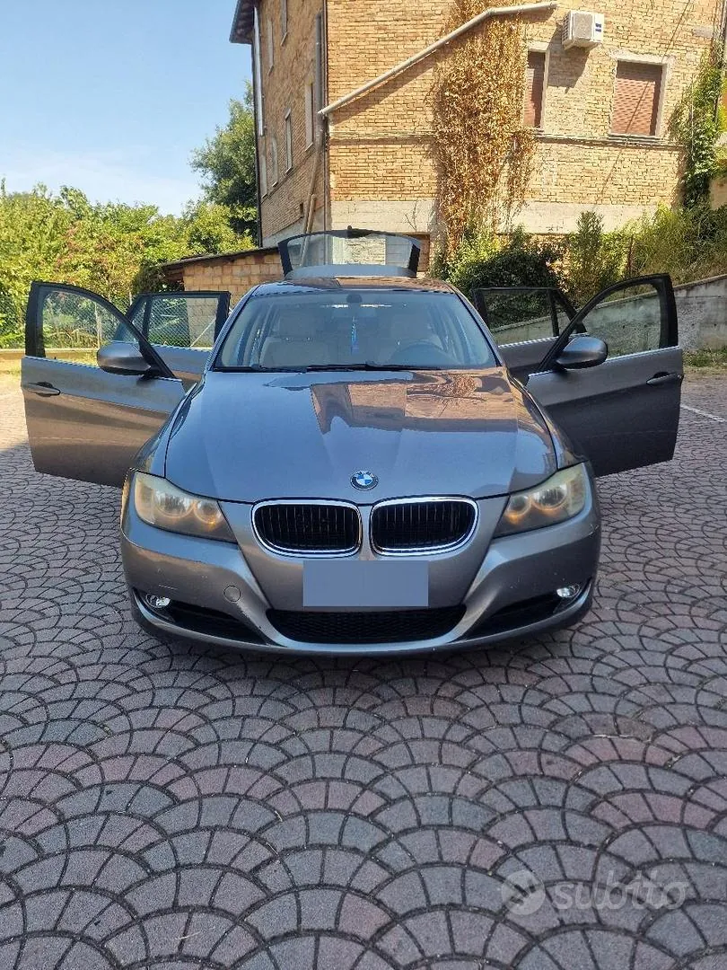 BMW 320D 2009 photo 2