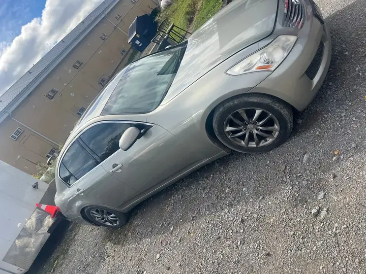 Infiniti G35X 2008 photo 2