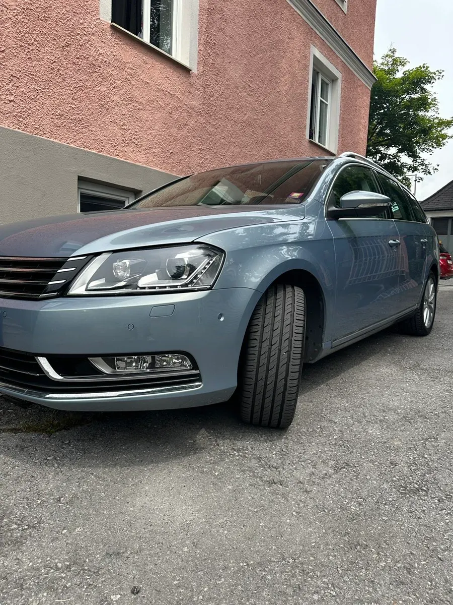 Volkswagen Passat 2011 photo 2