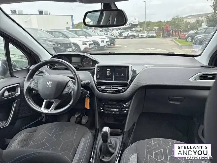 Peugeot 2008 2019 photo 2