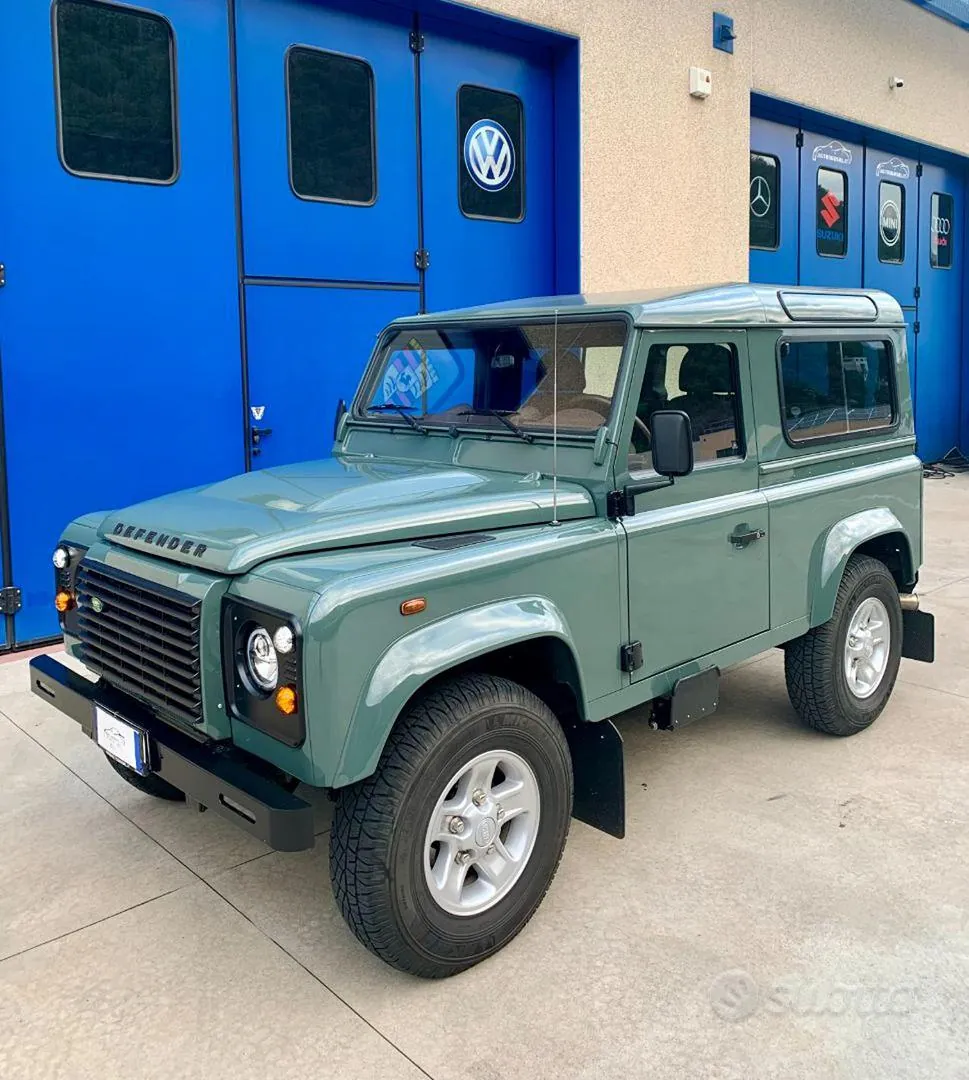 Land Rover Defender 2009 photo 3