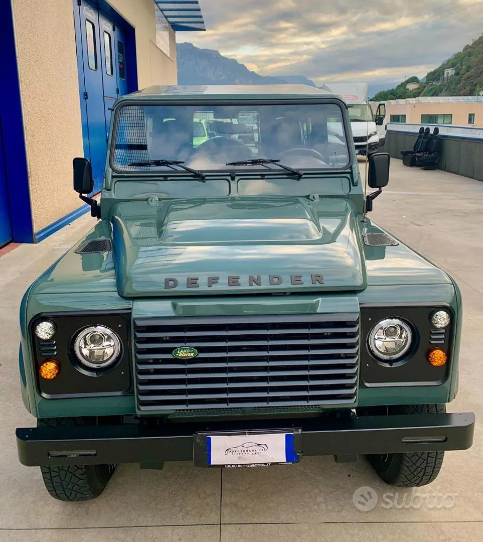 Land Rover Defender 2009 photo 2