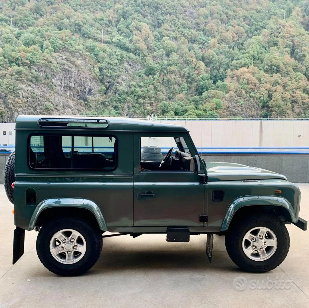 Land Rover Defender 2009 photo 5