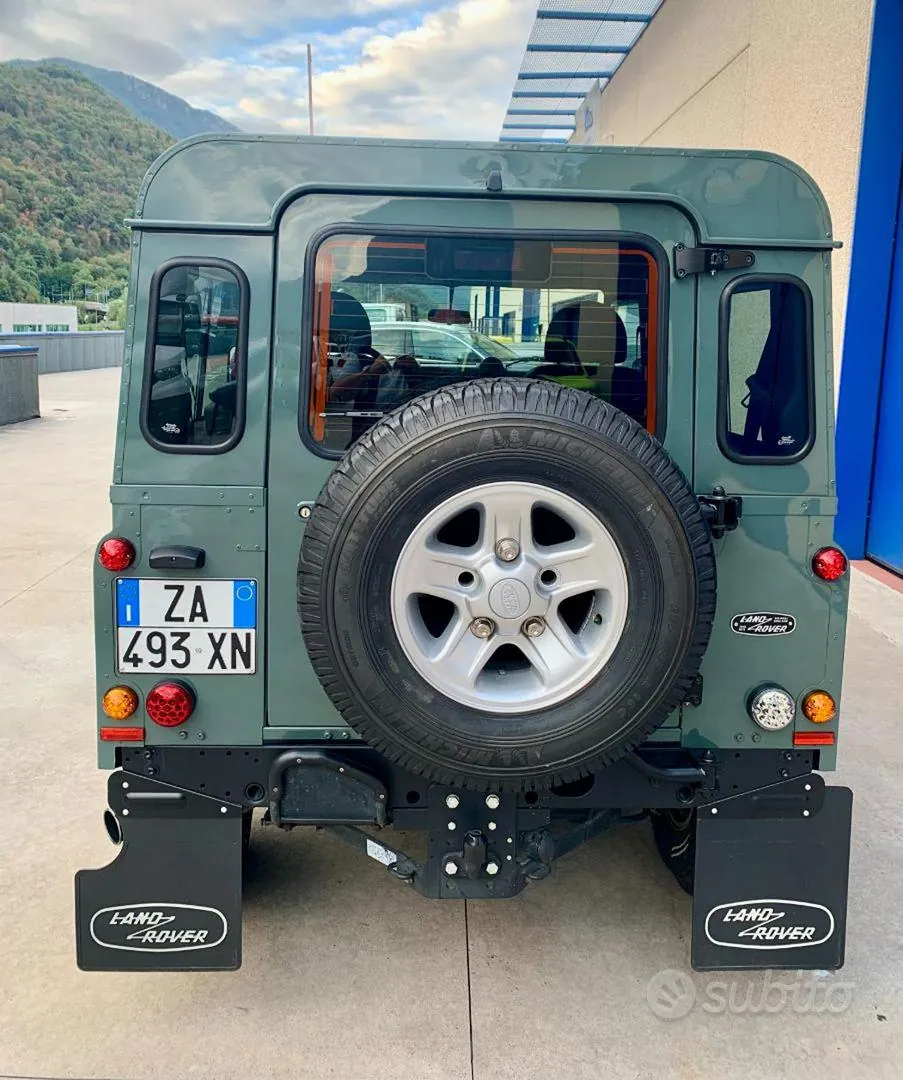 Land Rover Defender 2009 photo 4