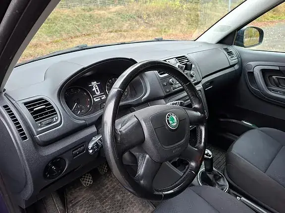 Skoda Fabia 2011 photo 4