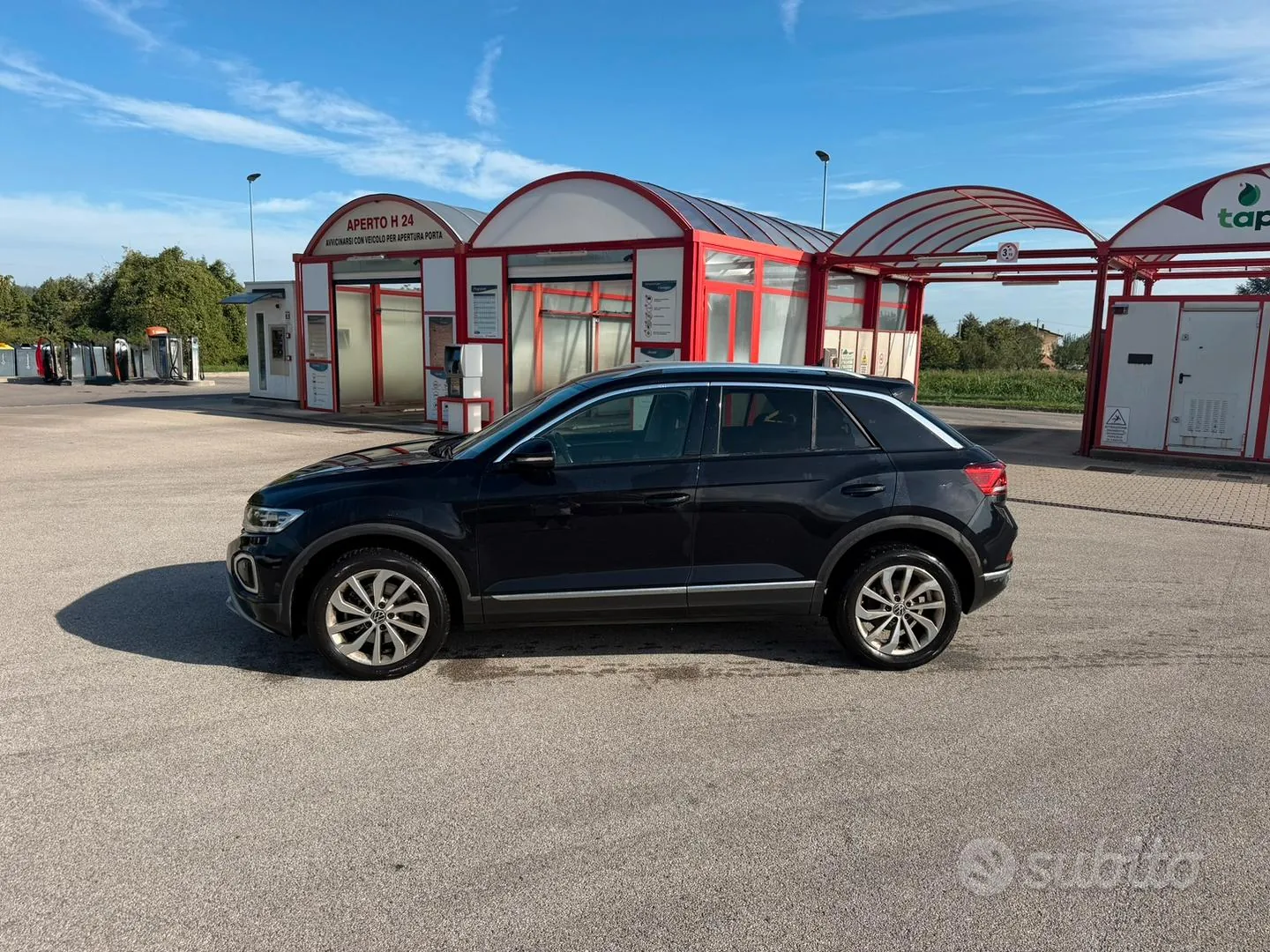 Volkswagen T-Roc 2023 photo 2