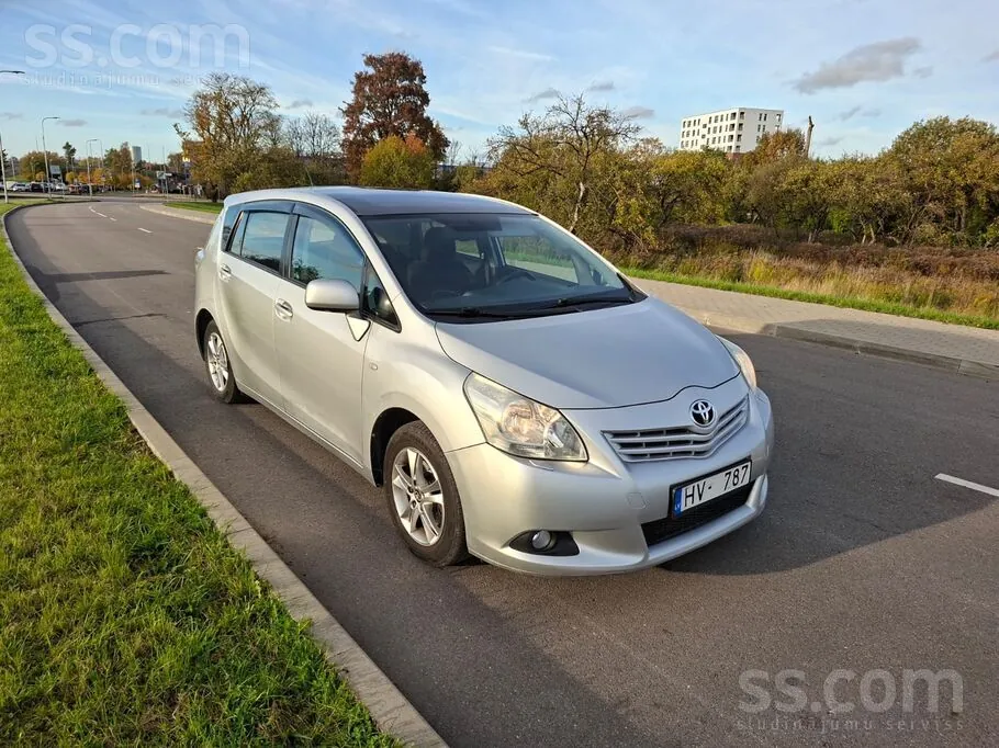 Toyota Verso 2011 photo 2