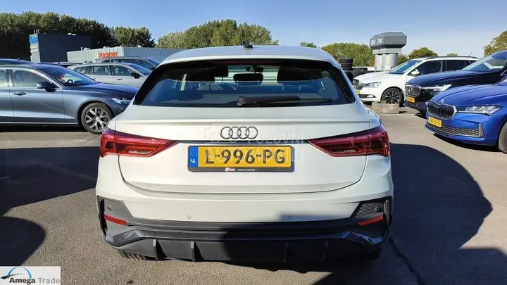 Audi Q3 2021 photo 4
