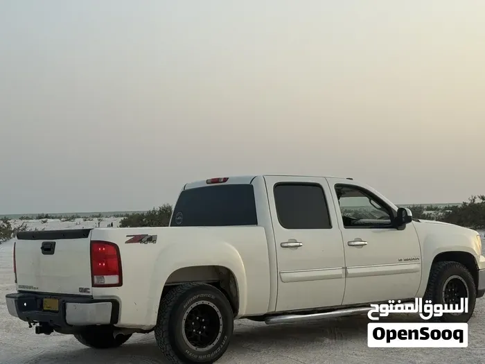 GMC Sierra 2012 photo 2
