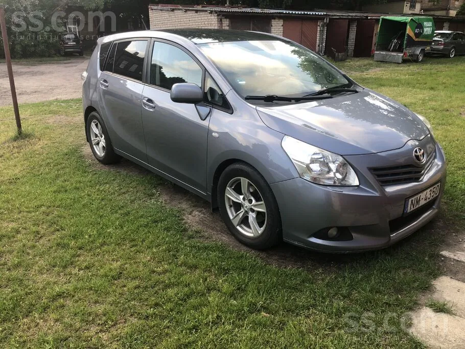 Toyota Verso 2011 photo 2