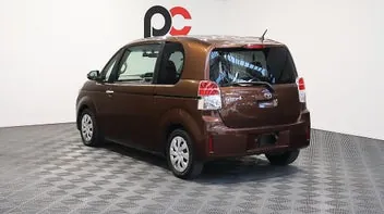 Toyota Spade 2015 photo 5