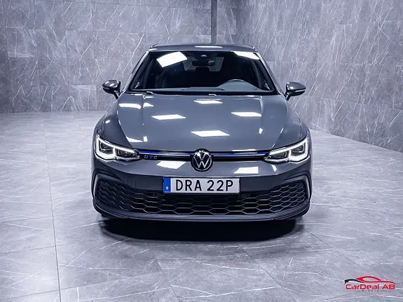 Volkswagen Golf 2023 photo 2