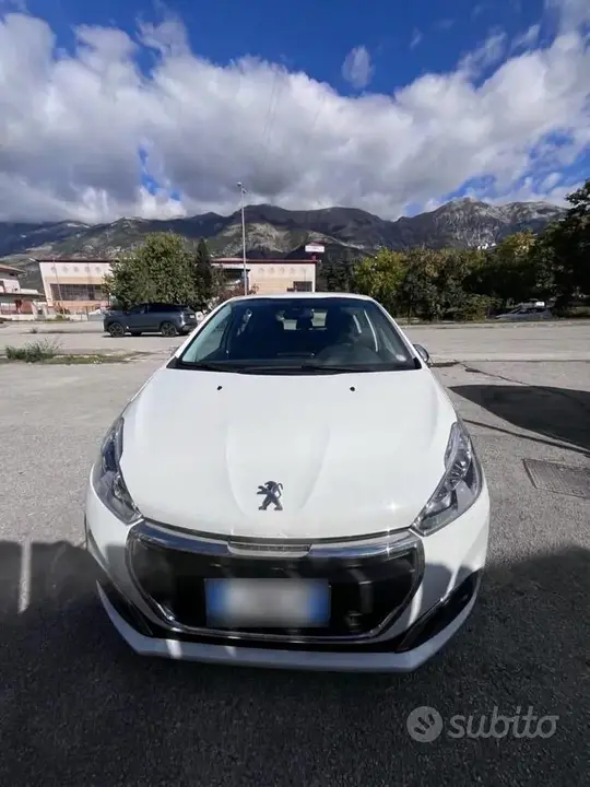 Peugeot 208 2017 photo 3