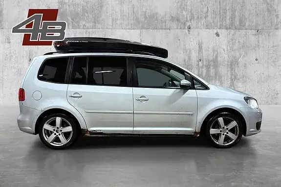 Volkswagen Touran 2011 photo 4